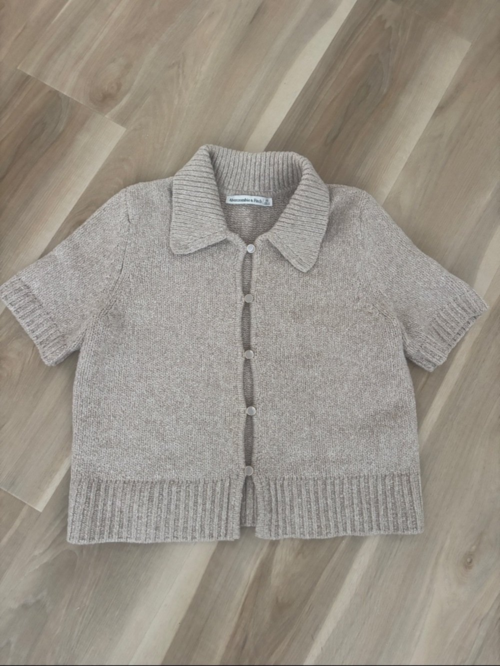 Abercrombie & Fitch Short-Sleeved Collared Cardigan - Picture 2 of 4